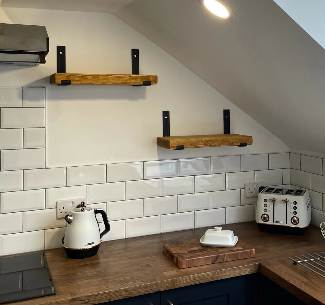 50mm Chunky Rustic Shelf with Lipped Metal Brackets - Image 4